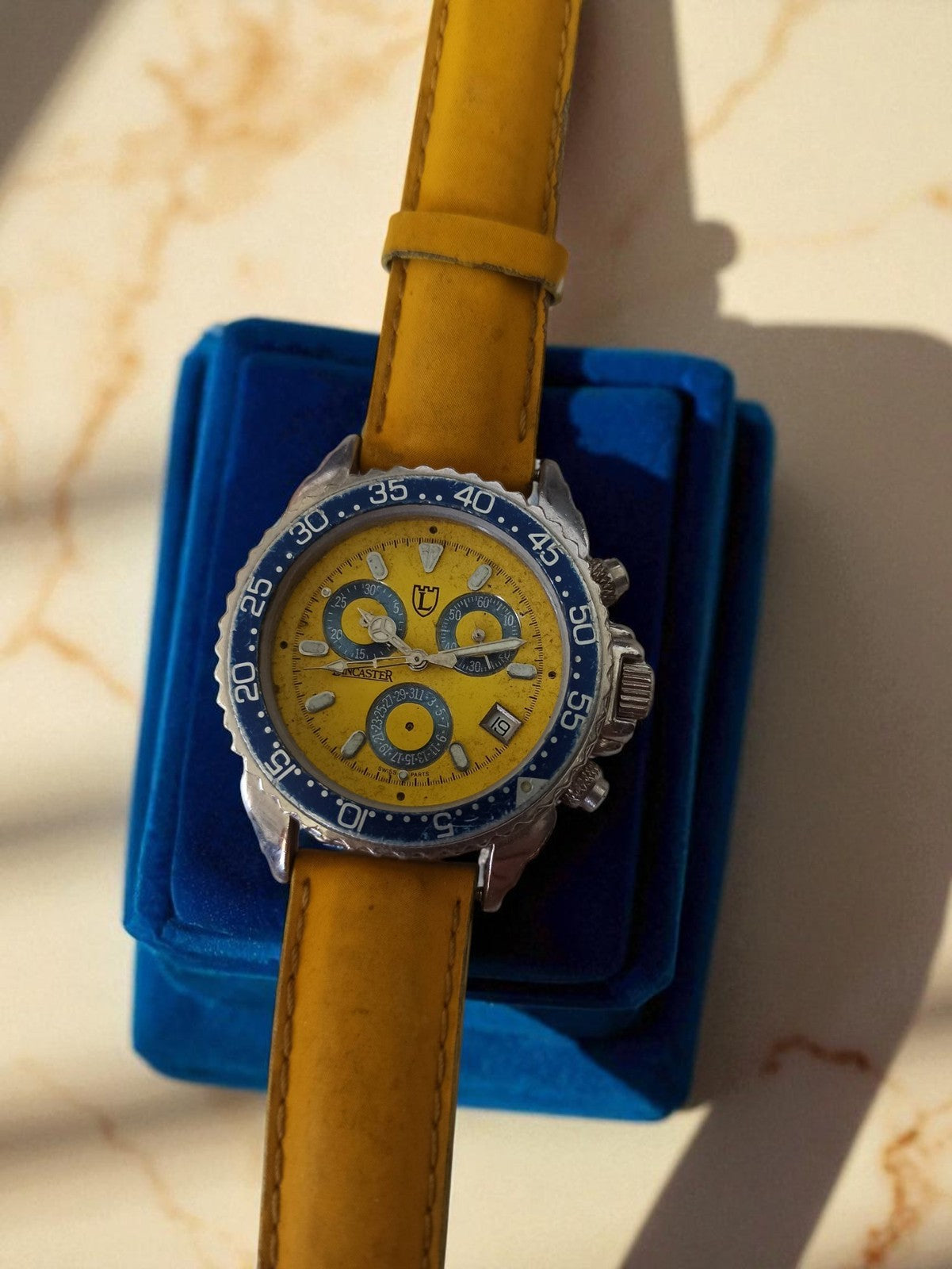 Montre homme vintage Lancaster cadran jaune chrono à restaurer bracelet jaune