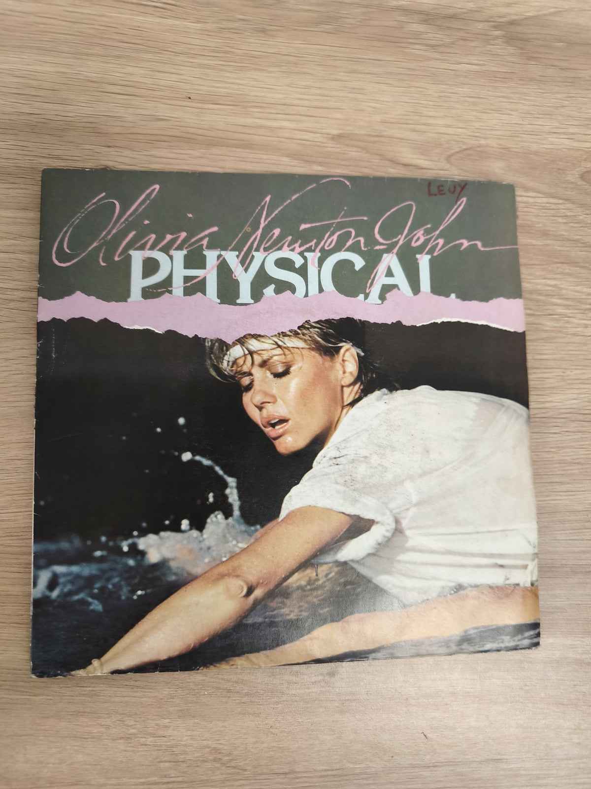 Vinyle 45 tours Olivia Newton-John Physical pochette illustrée (Ref 2)