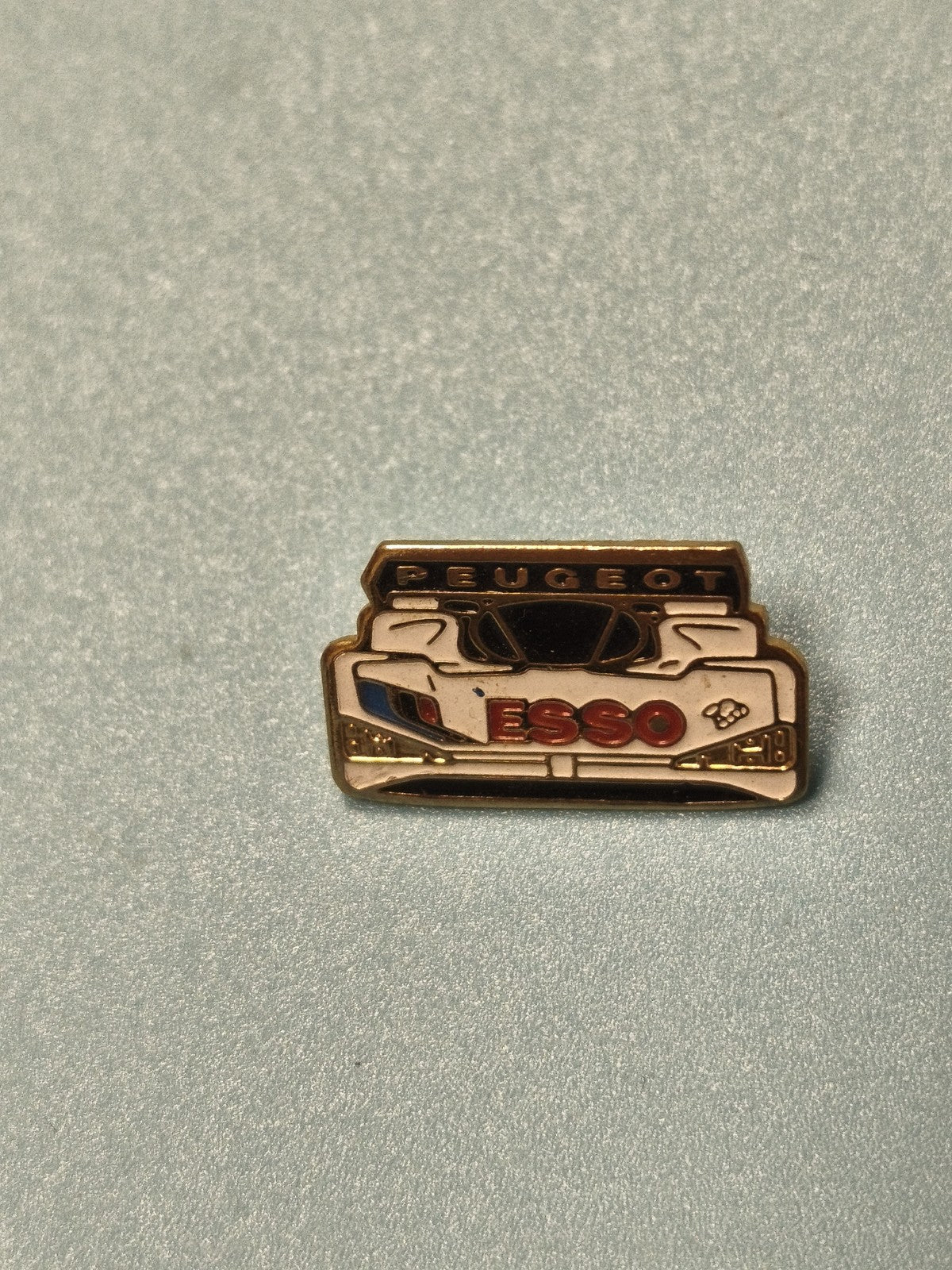 Vintage pin's Esso Peugeot voiture course ancien badge collection auto