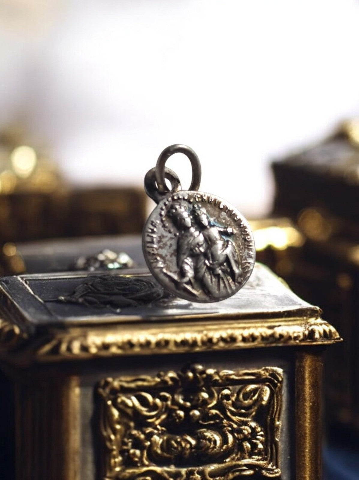 Médaille religieuse catholique vintage métal, Vierge à l'Enfant, pendentif ancie