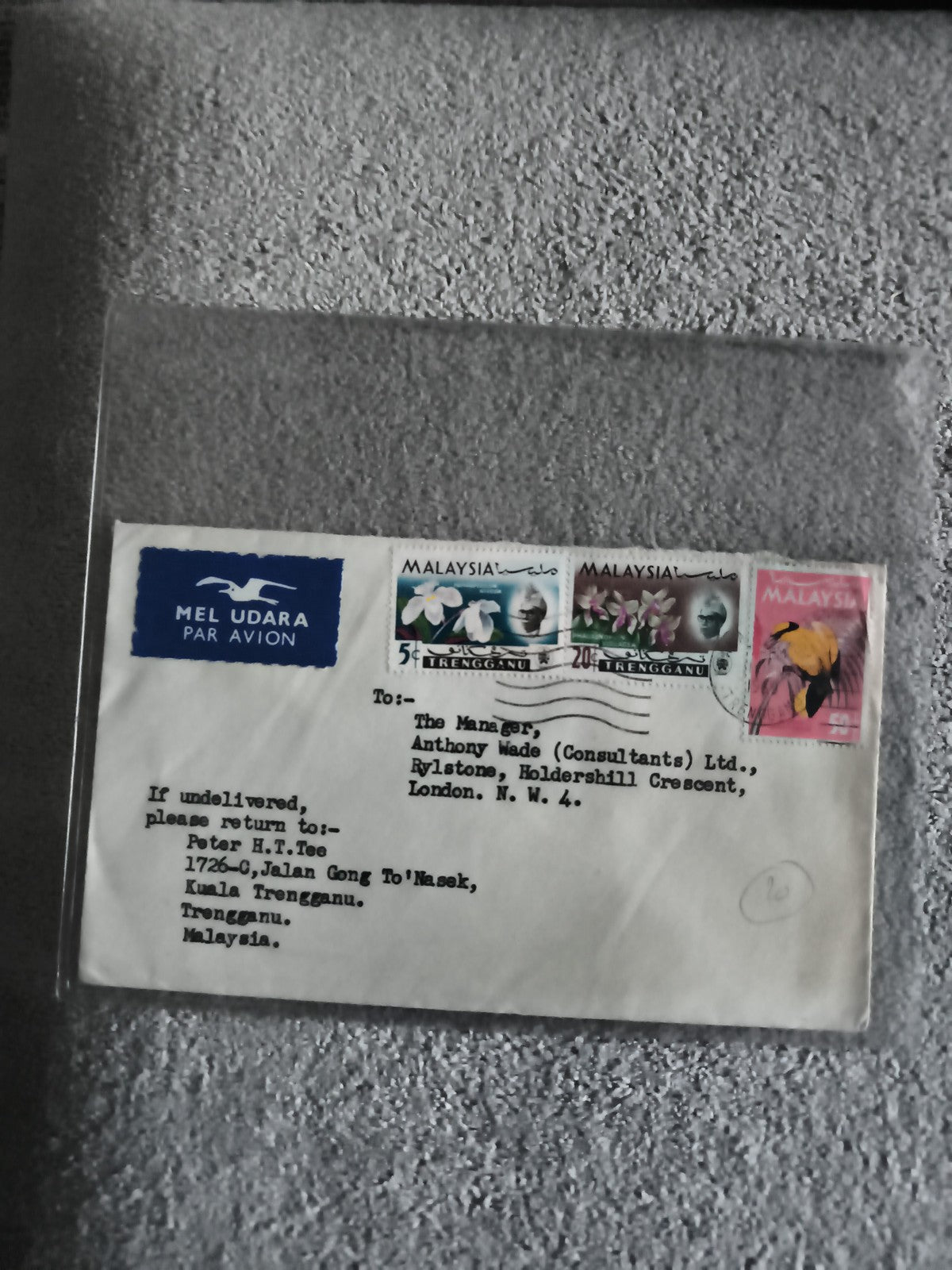 Lettre affranchie Malaisie Trengganu timbres fleurs et oiseau Par Avion (Ref 27)