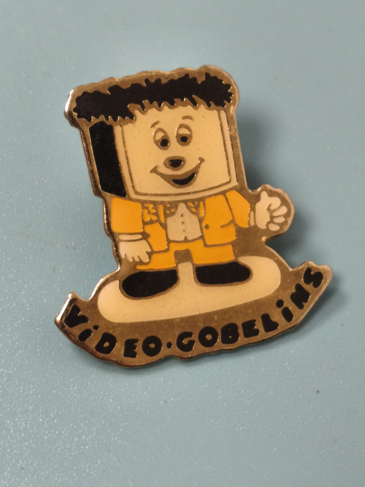 Vintage pin's VIDEO GOBELINS personnage animé jaune, collection rétro (Ref 5)