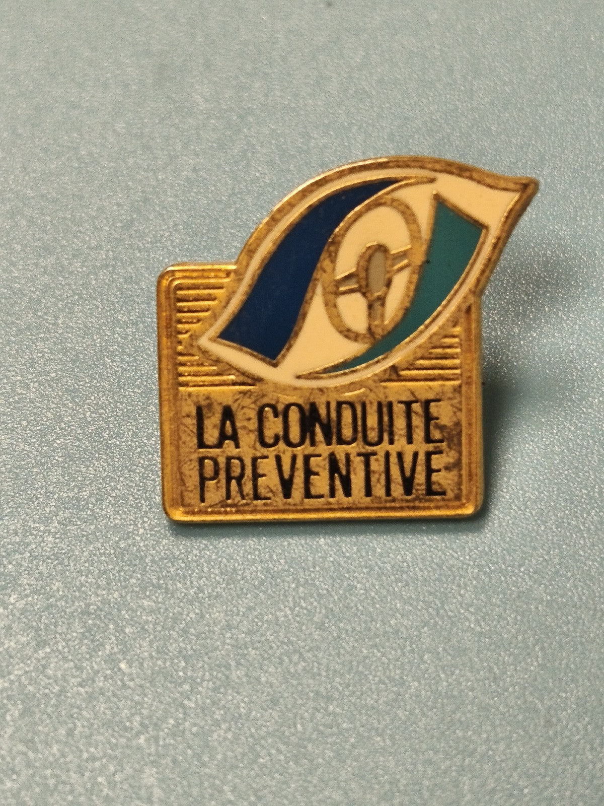 Vintage pin's sécurité routière "La Conduite Préventive" ancien bleu or