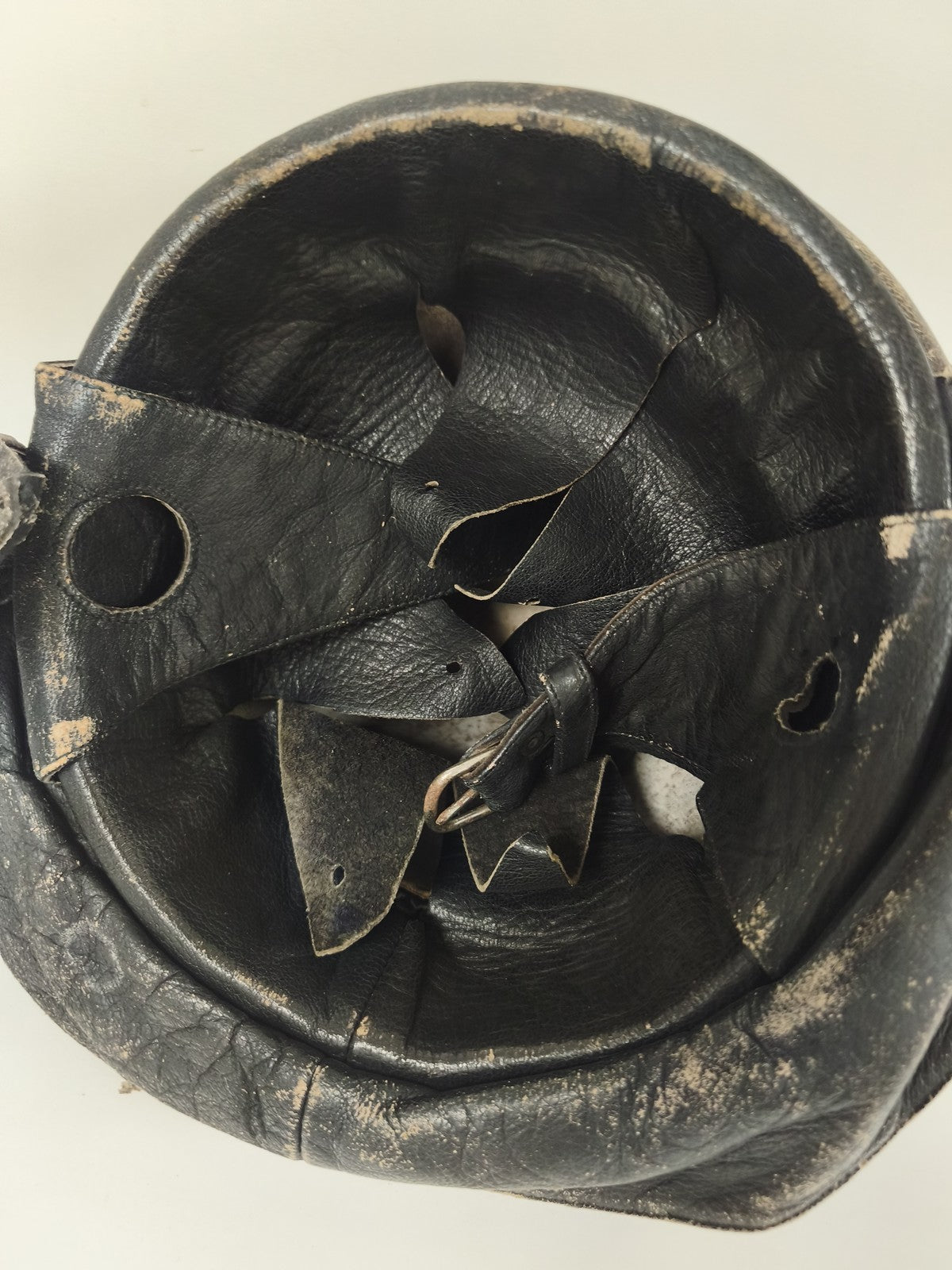 Casque tankiste espagnol modèle 1935 cuir noir insigne rouge