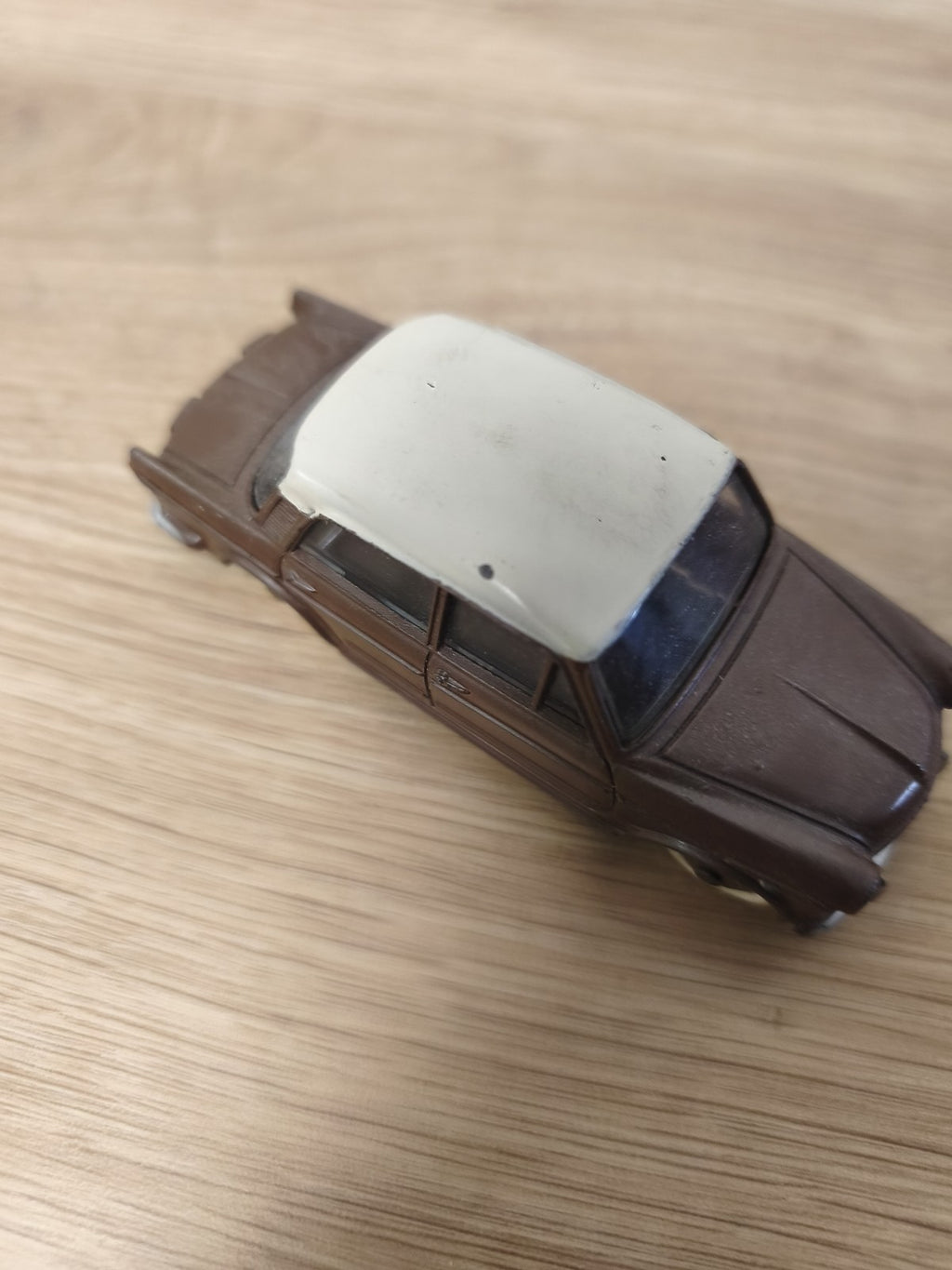 Vintage Dinky Toys Fiat 1200 marron toit crème miniature ancienne collection