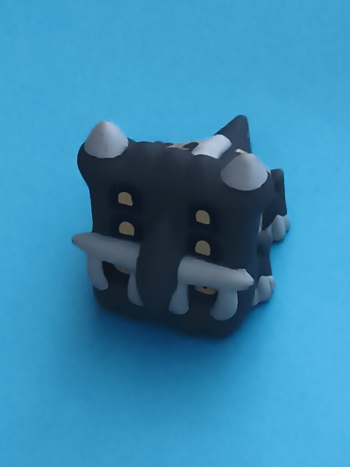 Marionnette doigt Pokémon Bastiodon figurine noire grise finger puppet