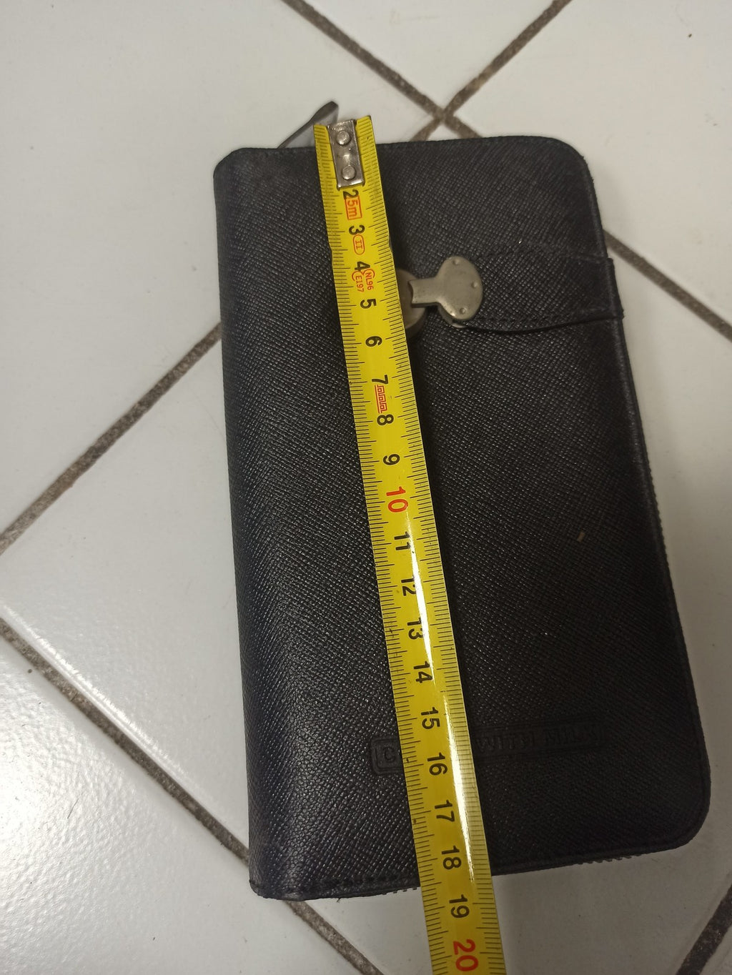 Portefeuille cuir rétro ancien, accessoire vintage élégant pour collectionneur