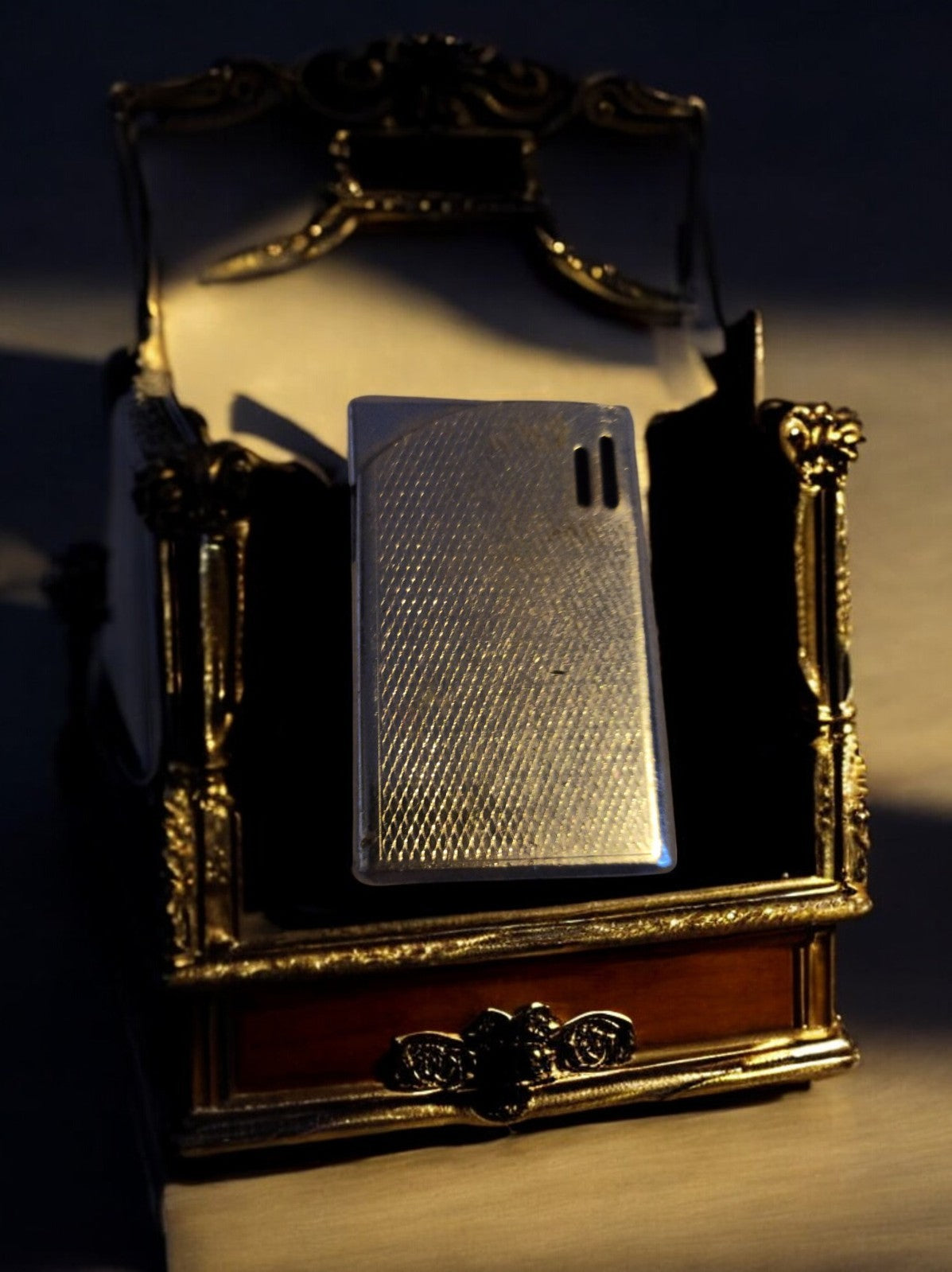 Briquet vintage à réparer, finition argentée, style rétro ancien