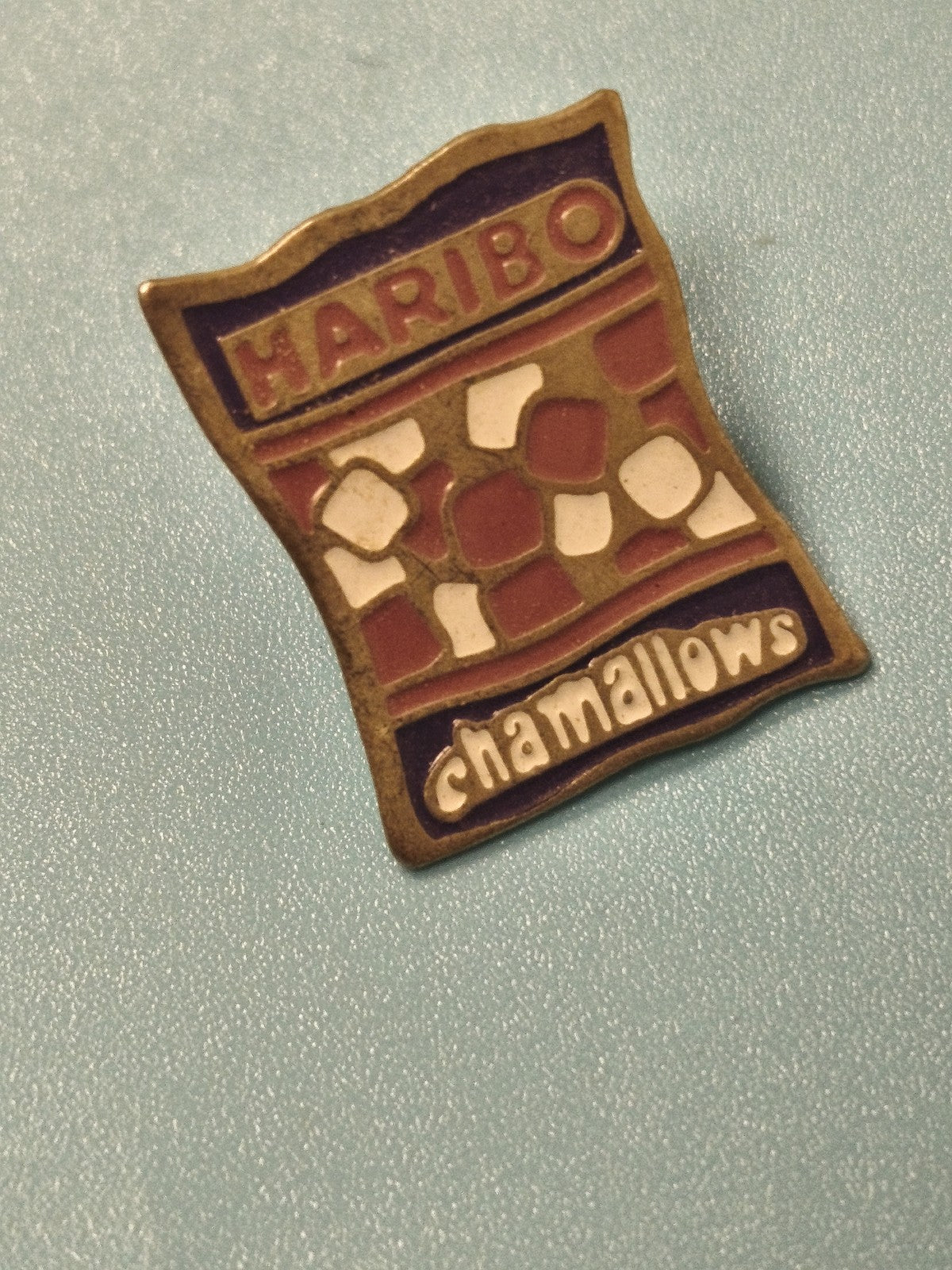 Vintage pin's Haribo Chamallows forme sachet, ancien badge publicitaire rare