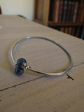 Bracelet jonc vintage métal argenté perles bleues rétro élégant femme