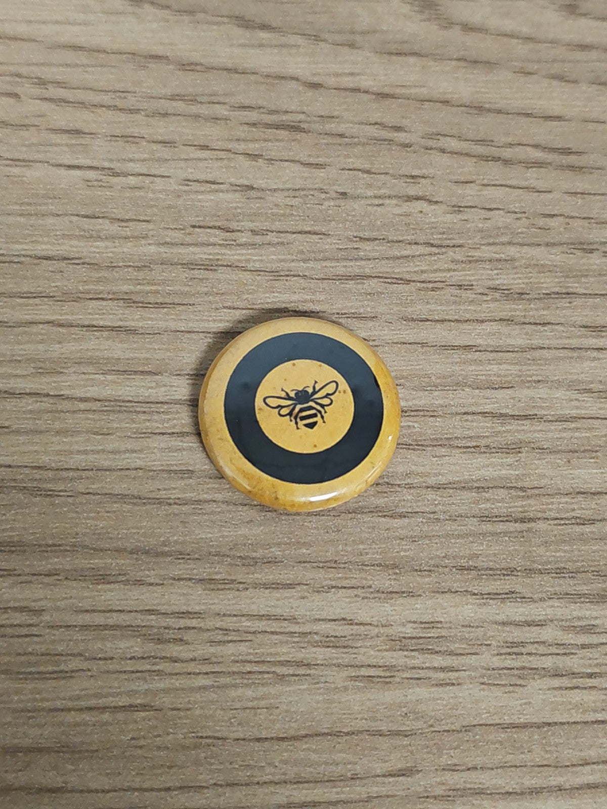 Pin's vintage écusson Manchester Bee doré rare, collection badge rétro UK