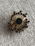 Broche ancienne dorée motif étoile, strass noirs vintage rétro