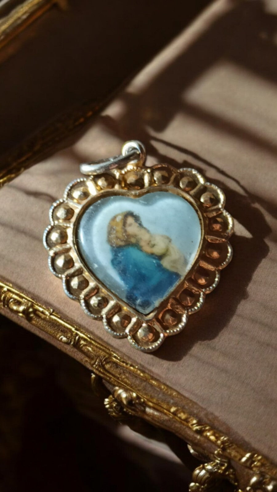 Médaille religieuse vintage bronze doré cœur Vierge à l'Enfant ancien