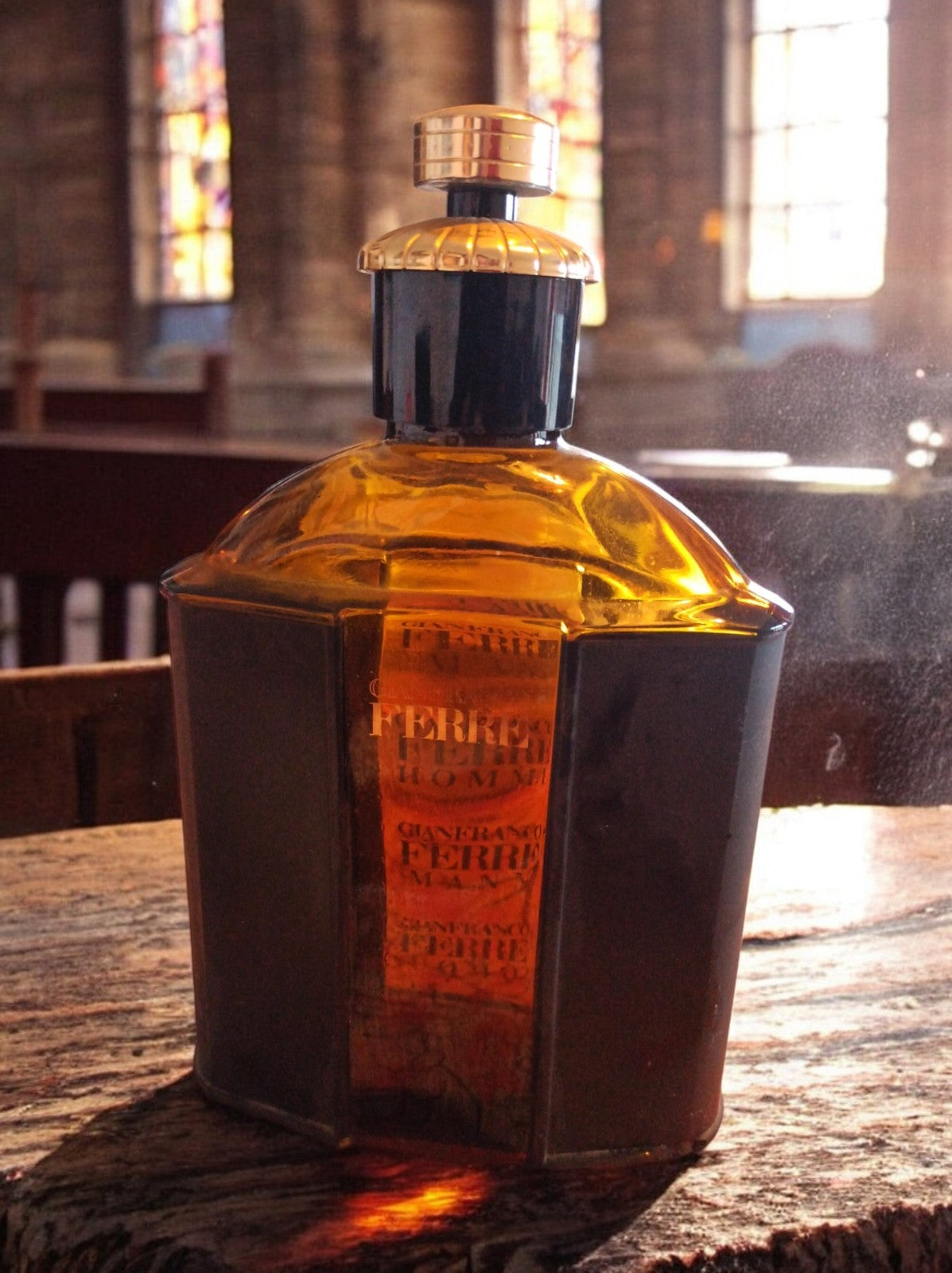 Bouteille factice parfum Gianfranco Ferré Homme ambrée, flacon décoratif MAN
