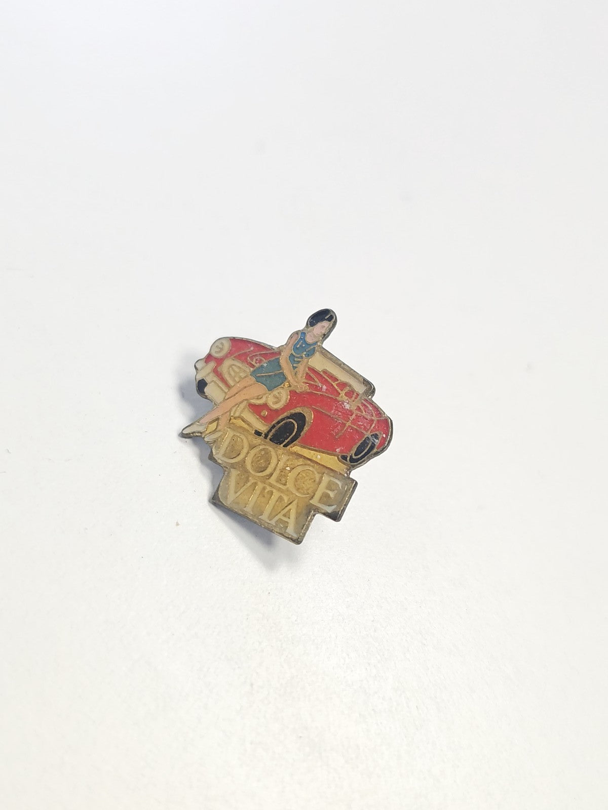 Pin's rétro ancien Dolce Vita ? Badge broche collection vintage années 80 90