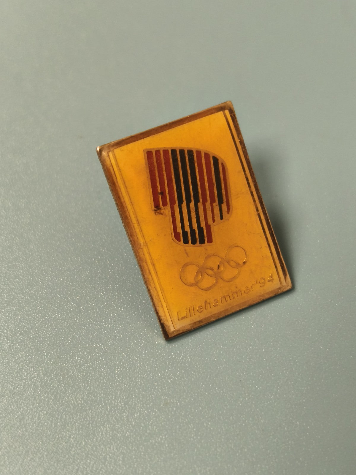 Pin's vintage Lillehammer 94 Jeux Olympiques rectangle jaune collection