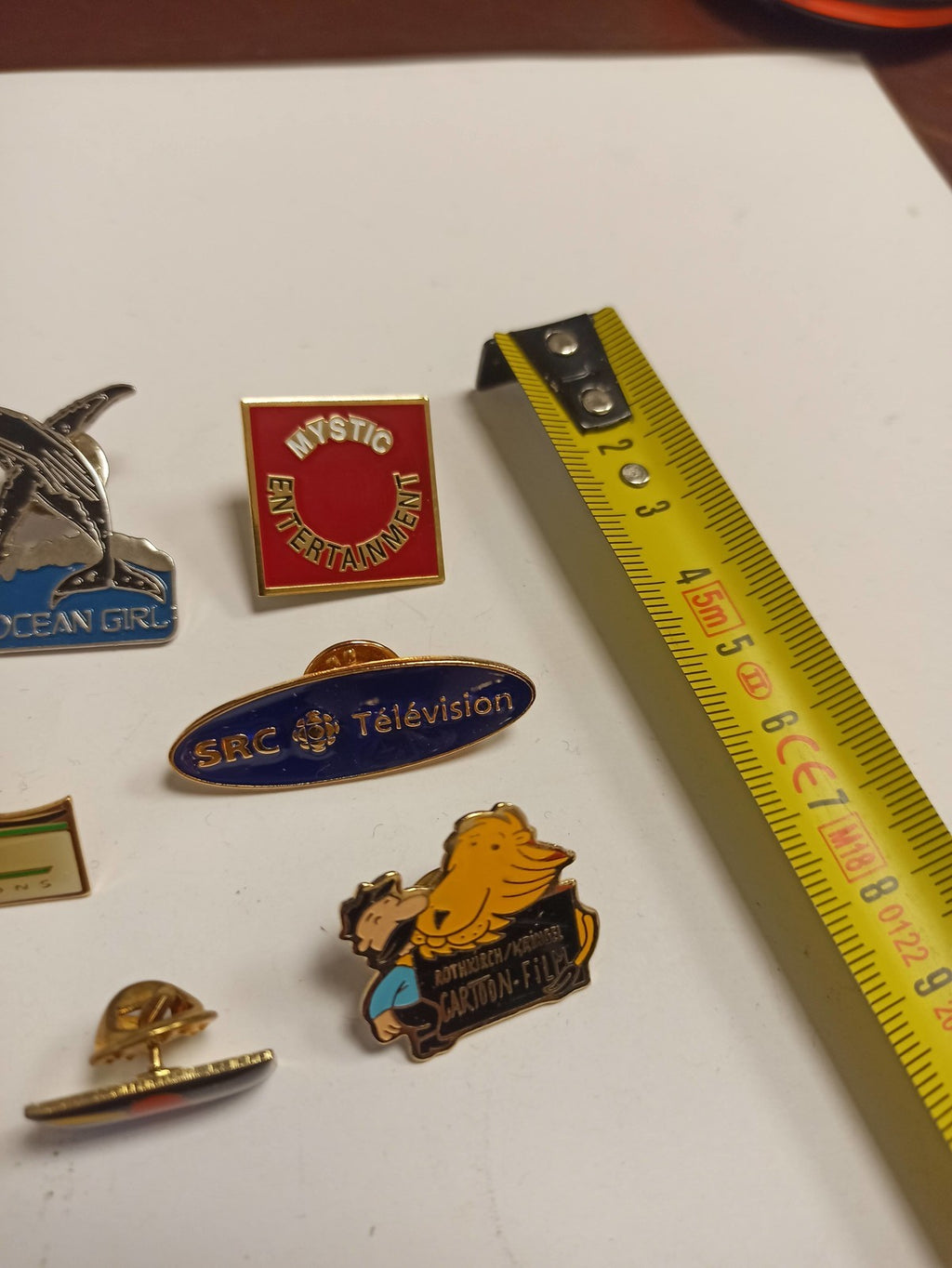 Lot 10 pin's publicitaires vintage TV médias, SRC Télévision, Ocean Girl