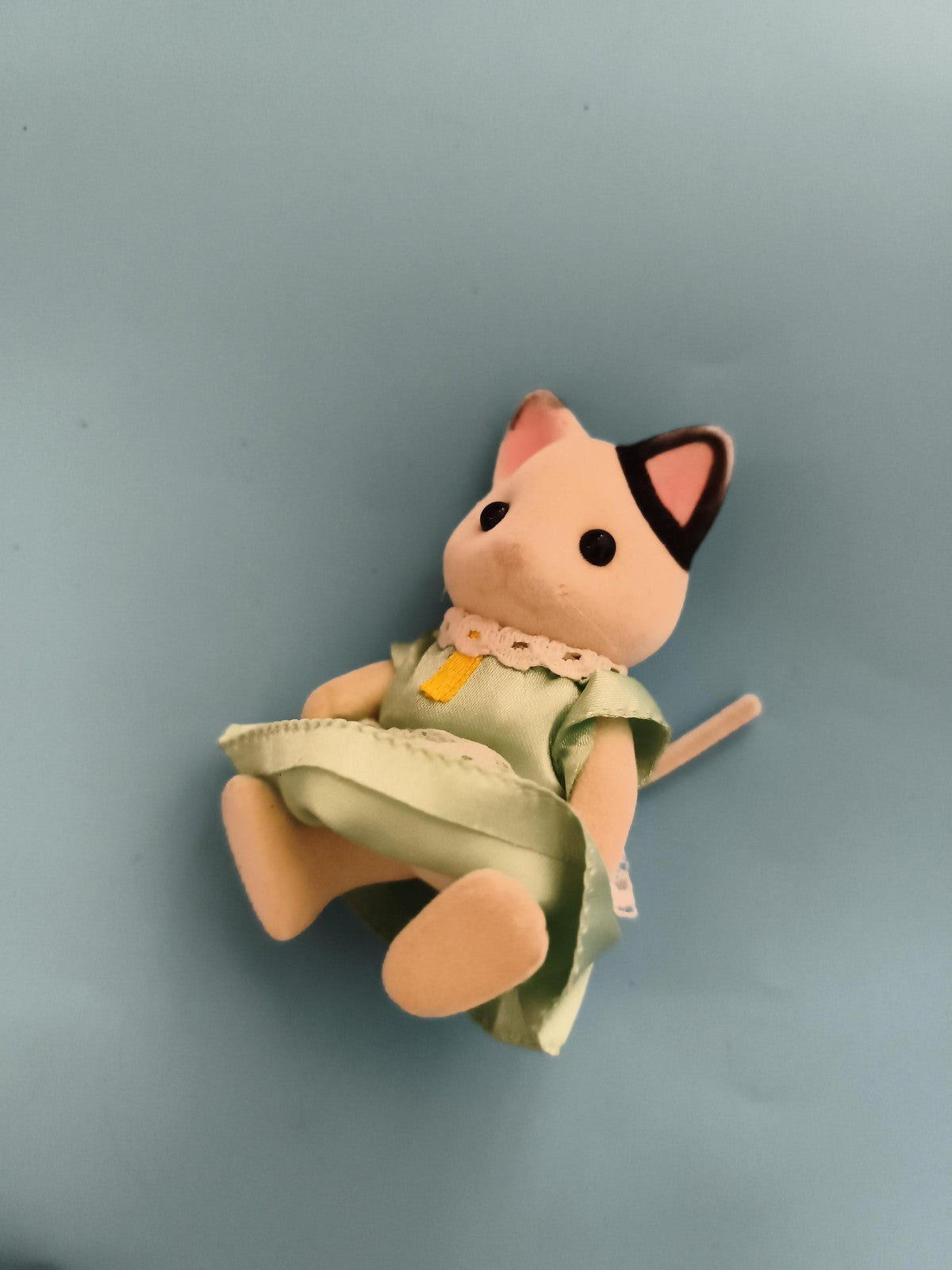 Figurine chat Sylvanian en robe verte, jouet animal famille, flocké