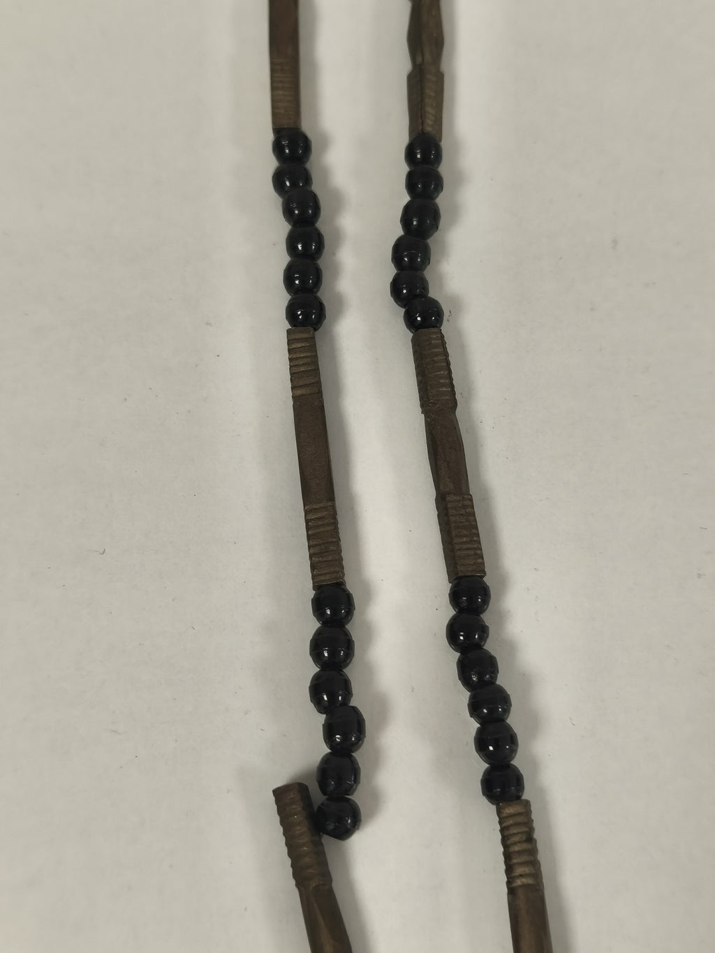 Collier vintage ancien touareg pendentif gravé ethnique perles noires Afrique