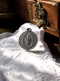 Médaille religieuse Saint Benoît métal ancien vintage chrétien catholicisme