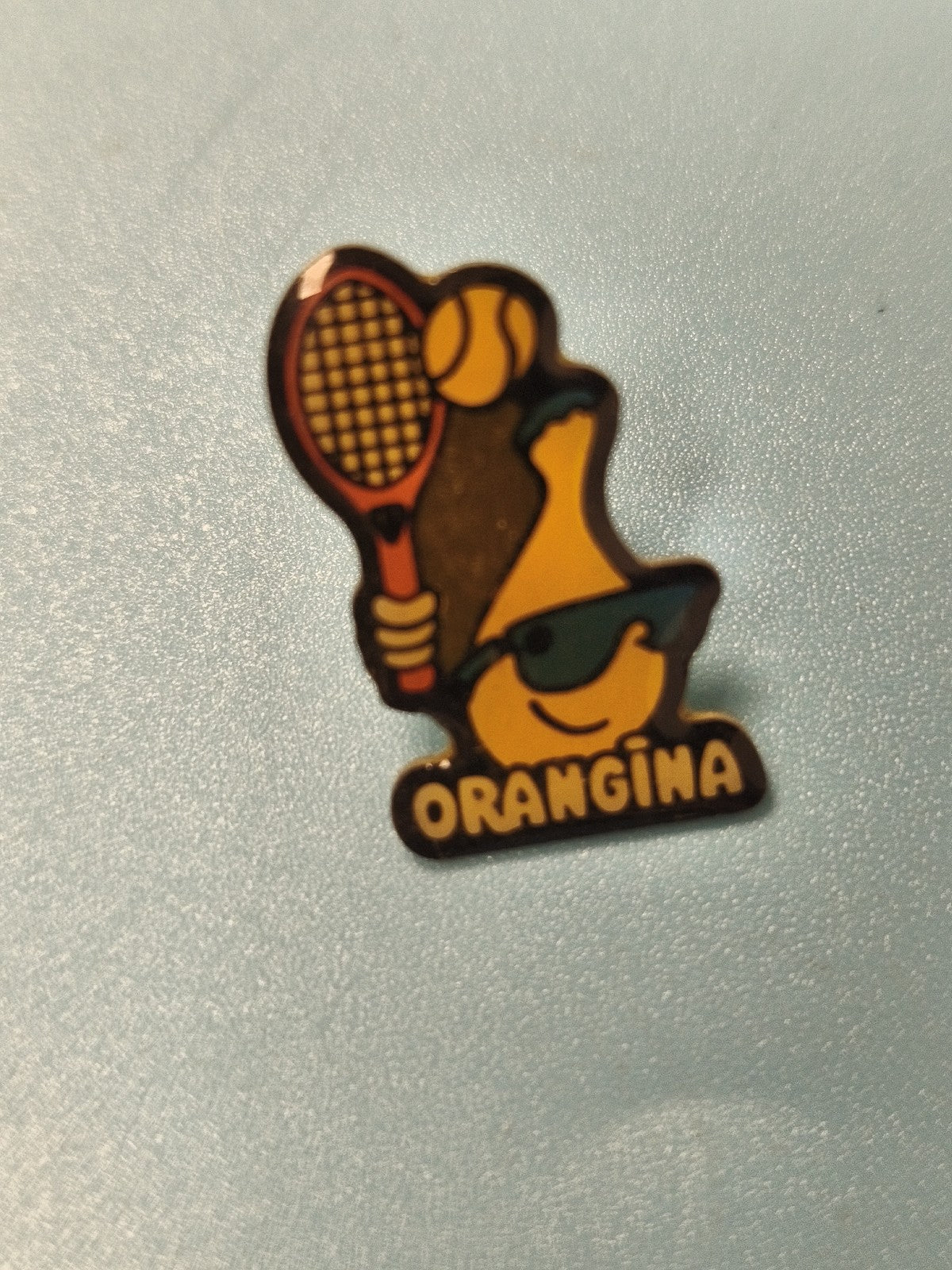 Vintage pin's Orangina tennis bouteille lunettes rétro collection rare