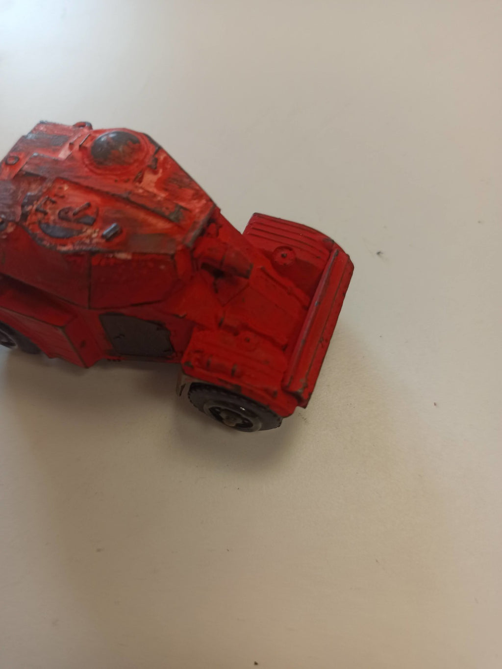 Véhicule blindé Solido ancien rouge – Jouet militaire vintage rétro