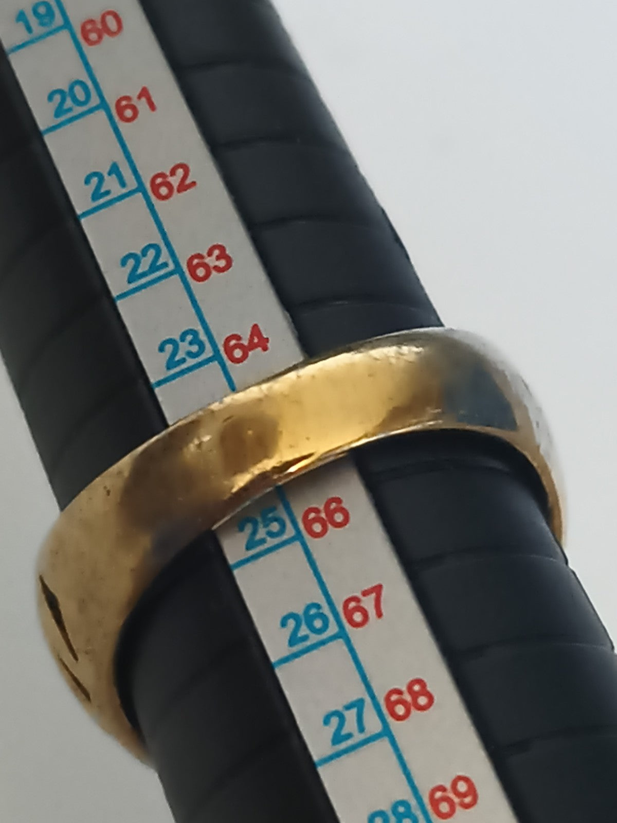 Bague vintage homme orné cabochon foncé décor gravé taille 65 rétro