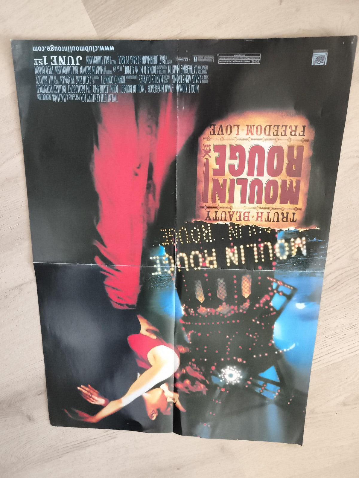 Poster Moulin Rouge film cinéma Baz Luhrmann Nicole Kidman décor lumineux