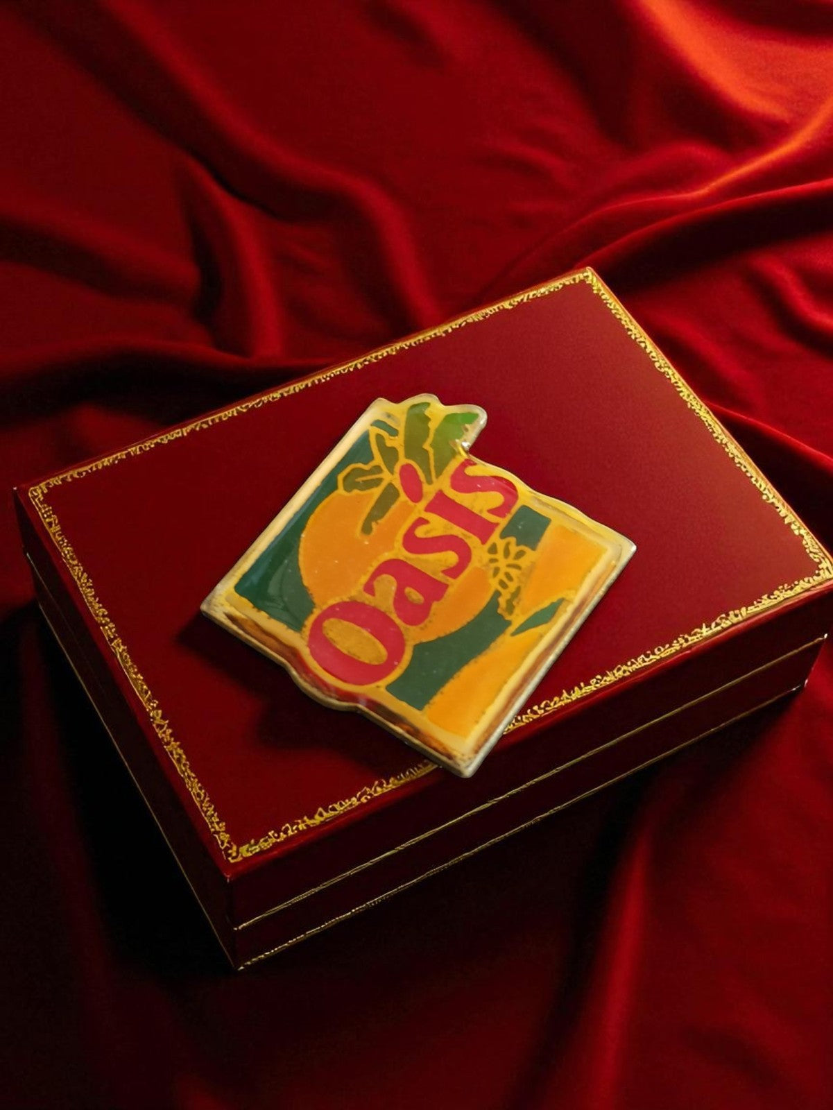 Pin's publicitaire Oasis vintage rare édition limitée logo fruits