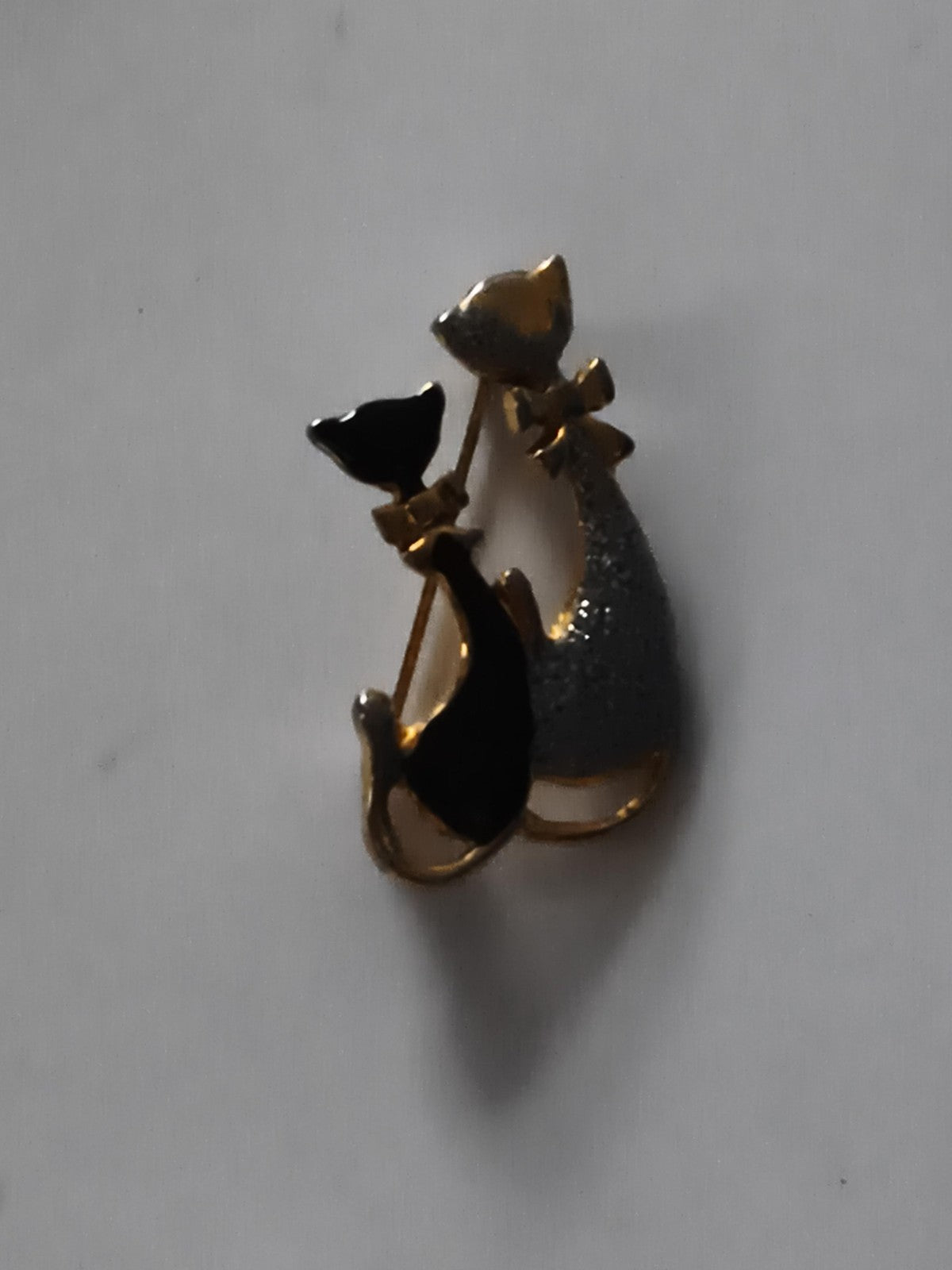 Broche vintage chats duo doré noir pailleté, bijou fantaisie rétro