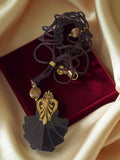 Collier pendentif rétro noir et laiton, bijou vintage ancien, style Art déco