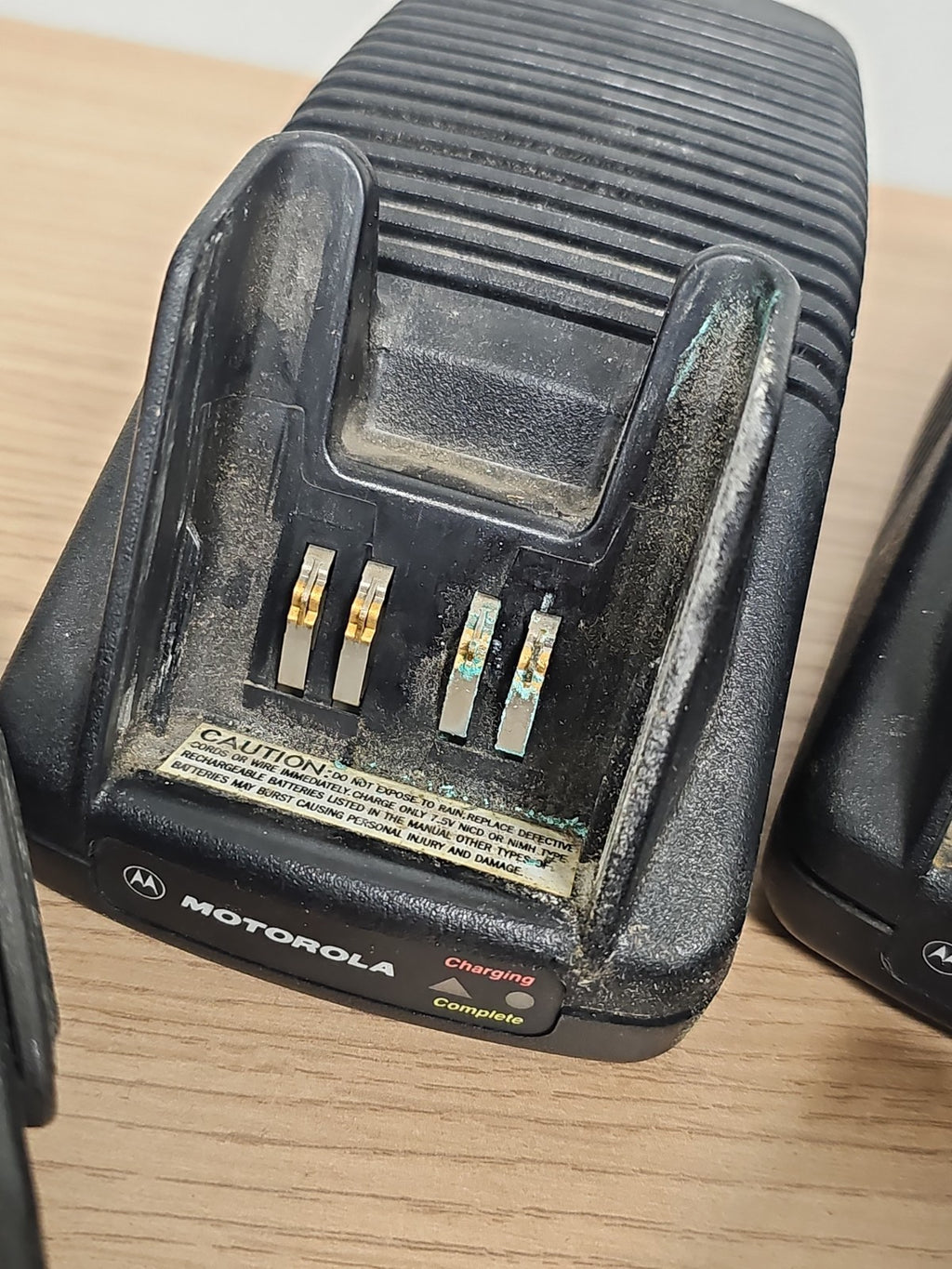 Talkie-walkie Motorola Radius GP900 avec chargeurs pour pièces détachées