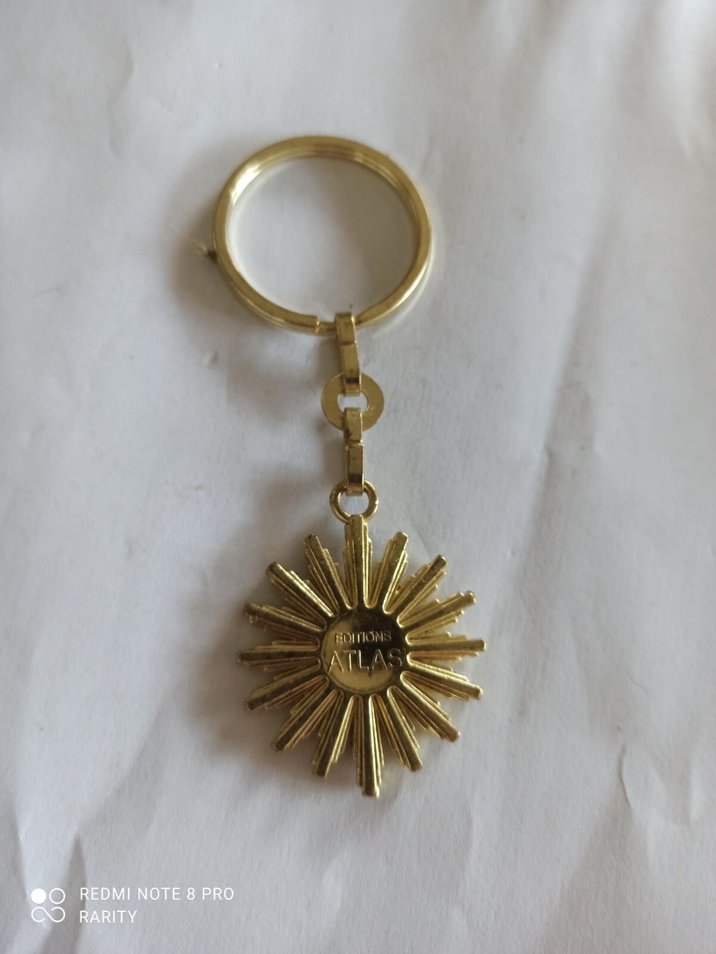 Porte-clés soleil doré Éditions Atlas vintage rétro élégant
