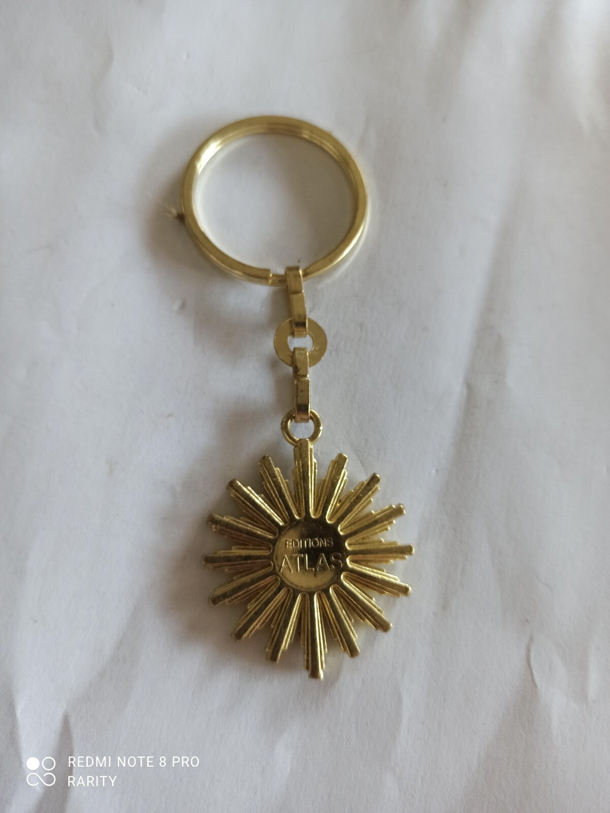 Porte-clés soleil doré Éditions Atlas vintage rétro élégant