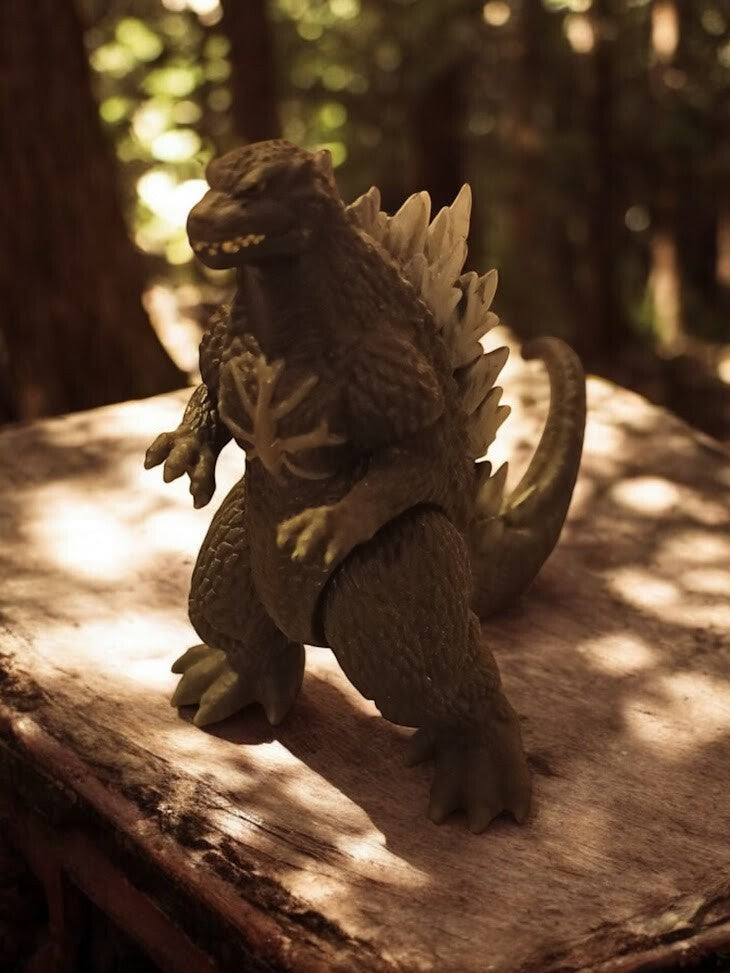 Figurine Godzilla Bandai 2003 monstre kaiju gris piques translucides