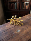 Broche vintage feuille dorée, bijou rétro en métal doré, accessoire élégant