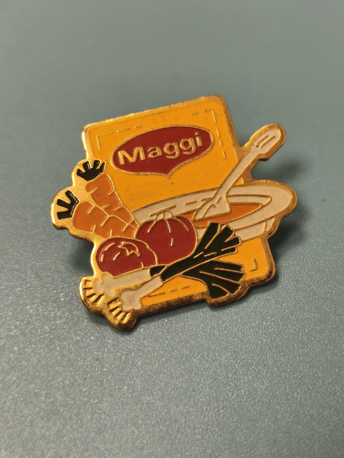 Vintage pin's Maggi publicitaire cuisine, légumes émaillés, collection badge anc