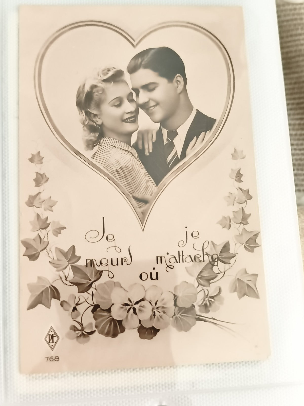 Carte postale ancienne romantique années 40 Je meurs où je m’attache PF 768