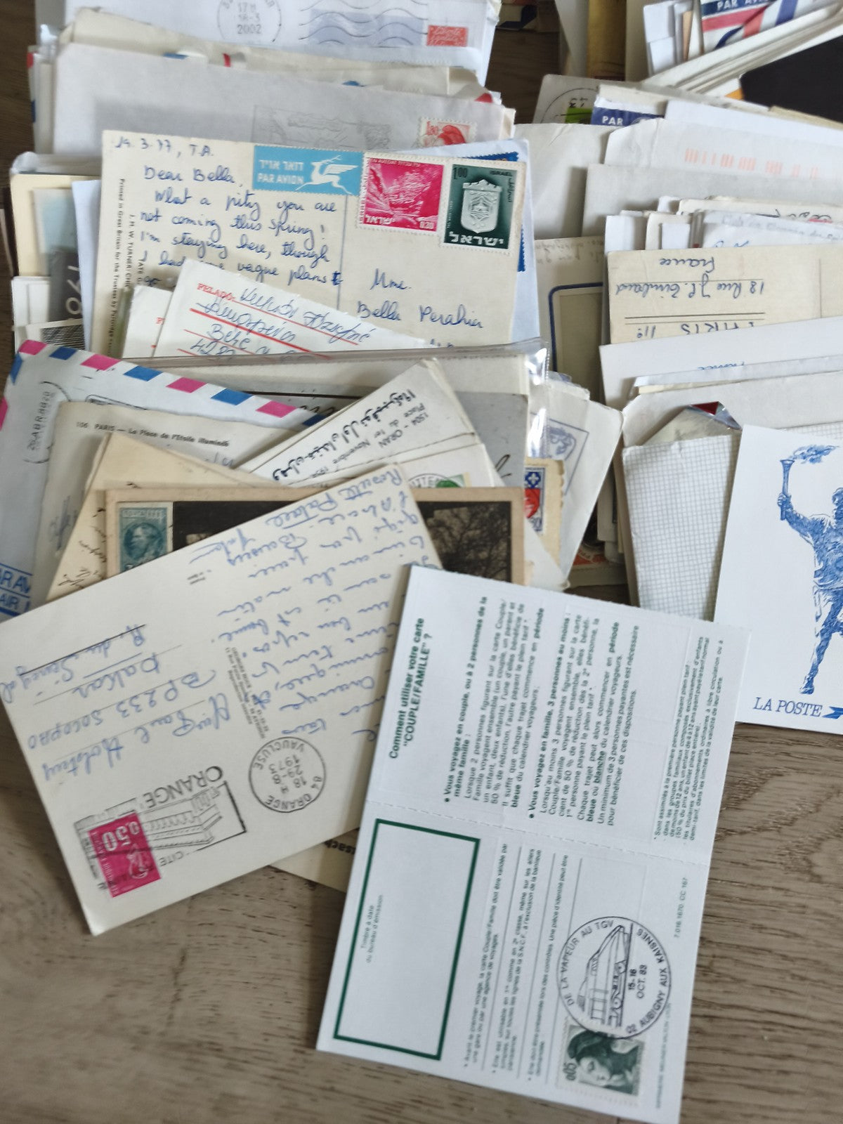 Enorme lot enveloppes et cartes à trier philatélie divers formats et couleurs
