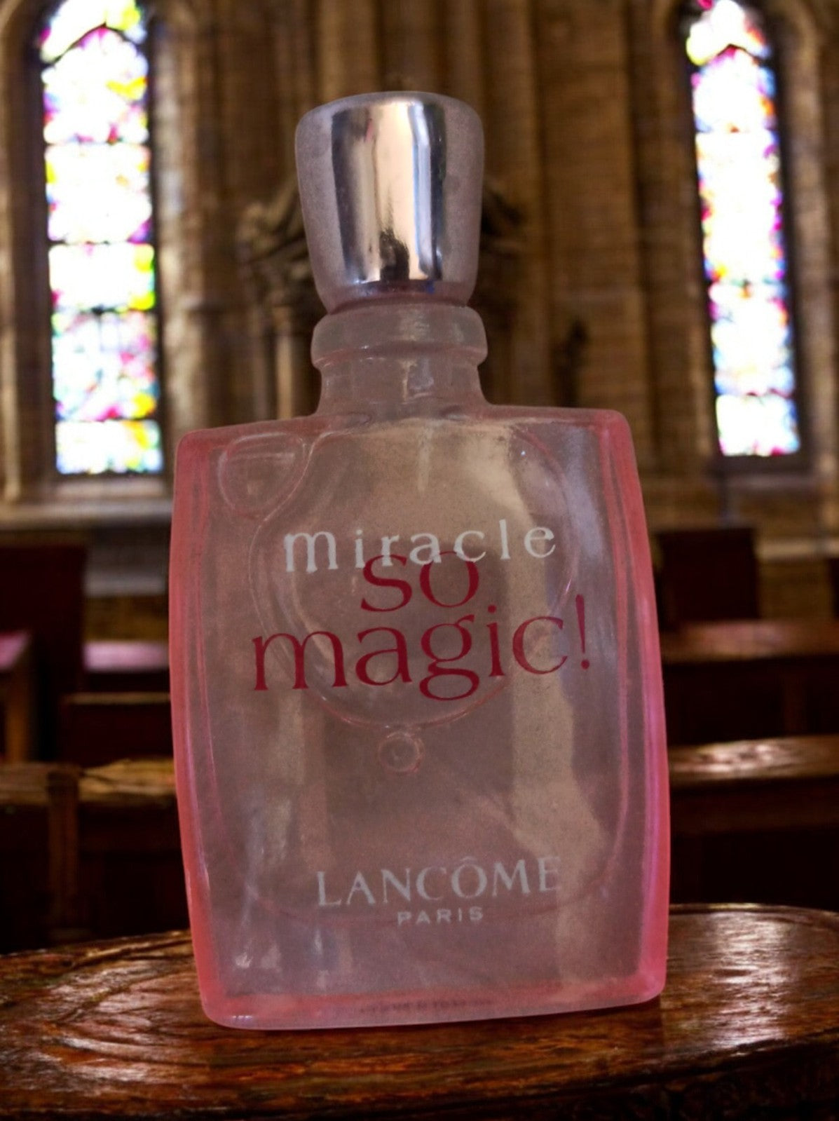 Miniature Parfum Vintage Élégant en Flacon Délicat