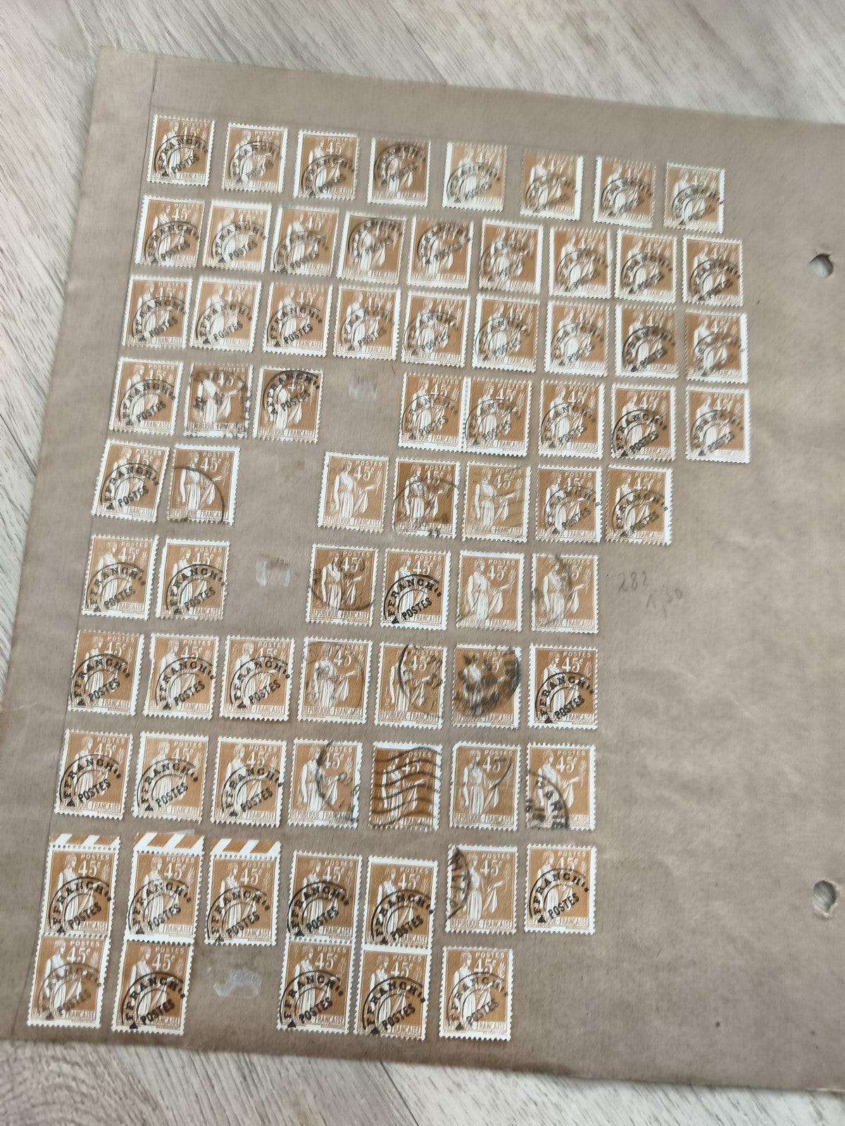 Gros lot ancien timbres Marianne 45c oblitérés sur planche philatélie étude