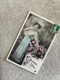 Carte postale ancienne Bonne Fête femme colorisée fleurs CPA