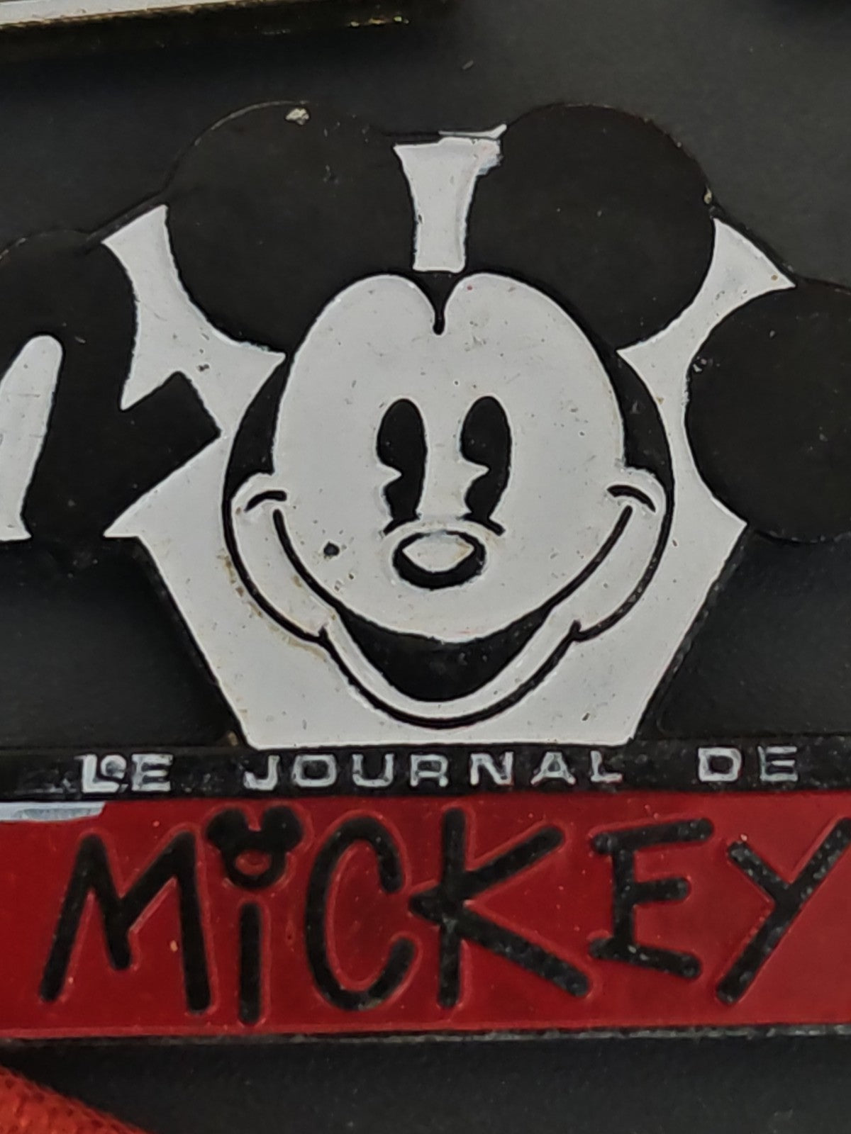 Pin's vintage ancien Le Journal de Mickey rétro badge collection France Disney