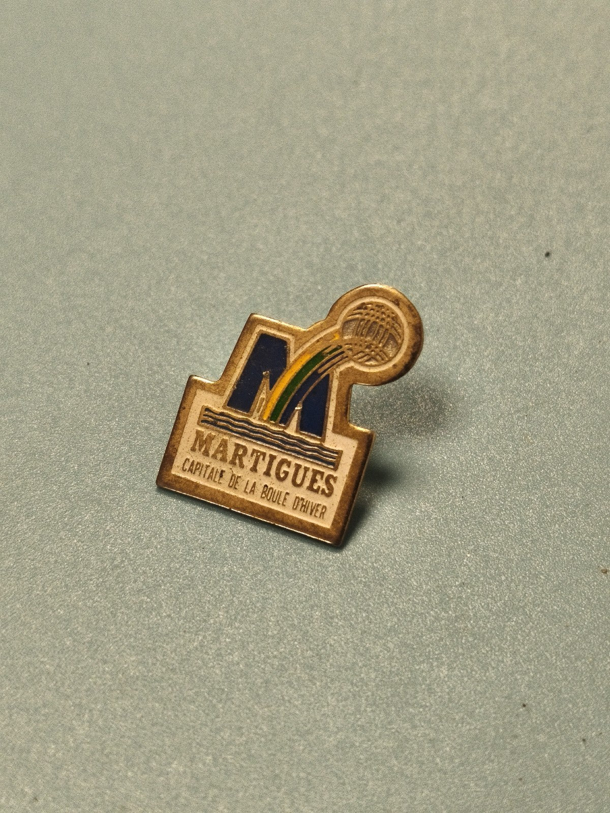 Vintage pin's Martigues boule d'hiver émaillé collection sport rétro