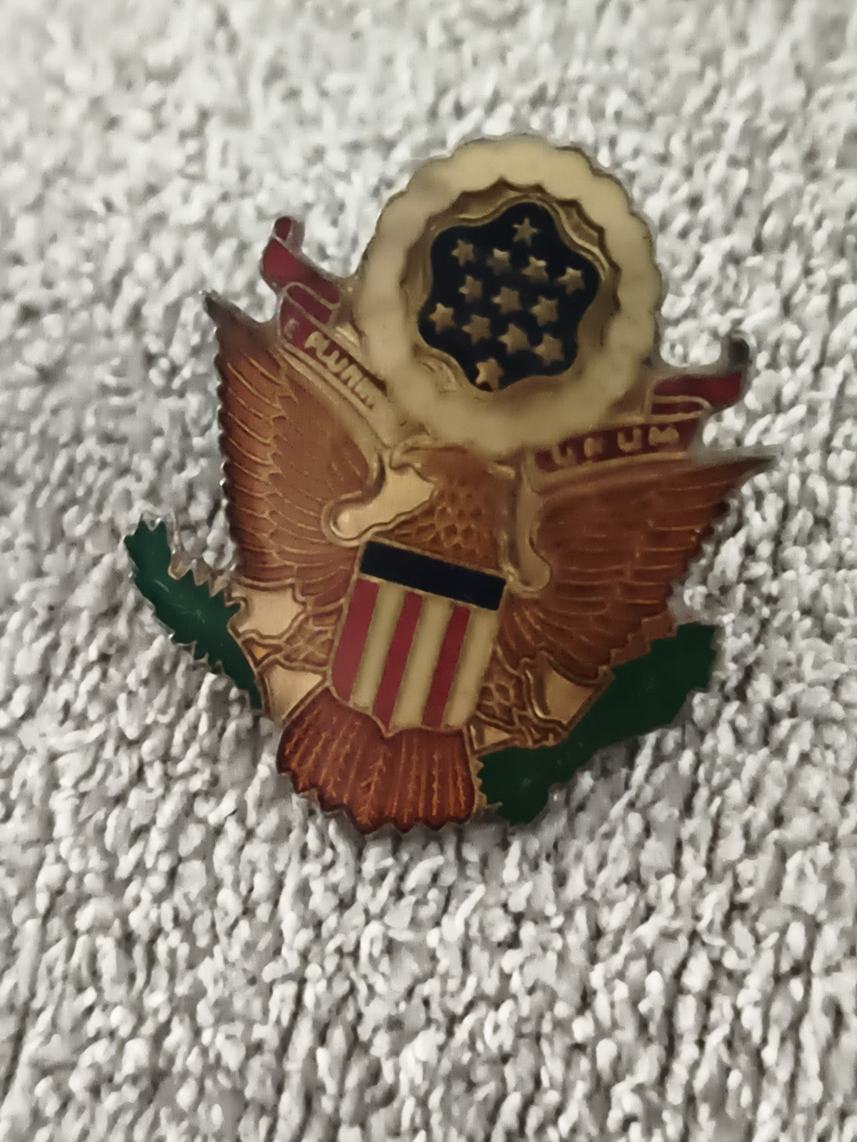 Pin's vintage aigle émaillé blason USA style militaire patriote (Ref 8)