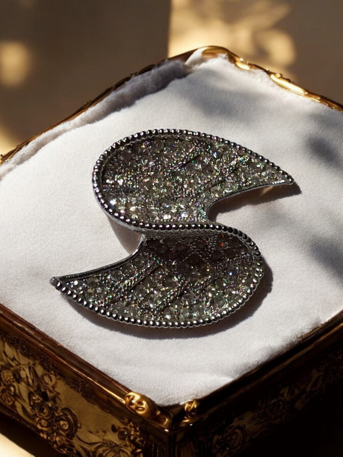 Broche vintage strass brillant forme feuille, bijou fantaisie élégant rétro