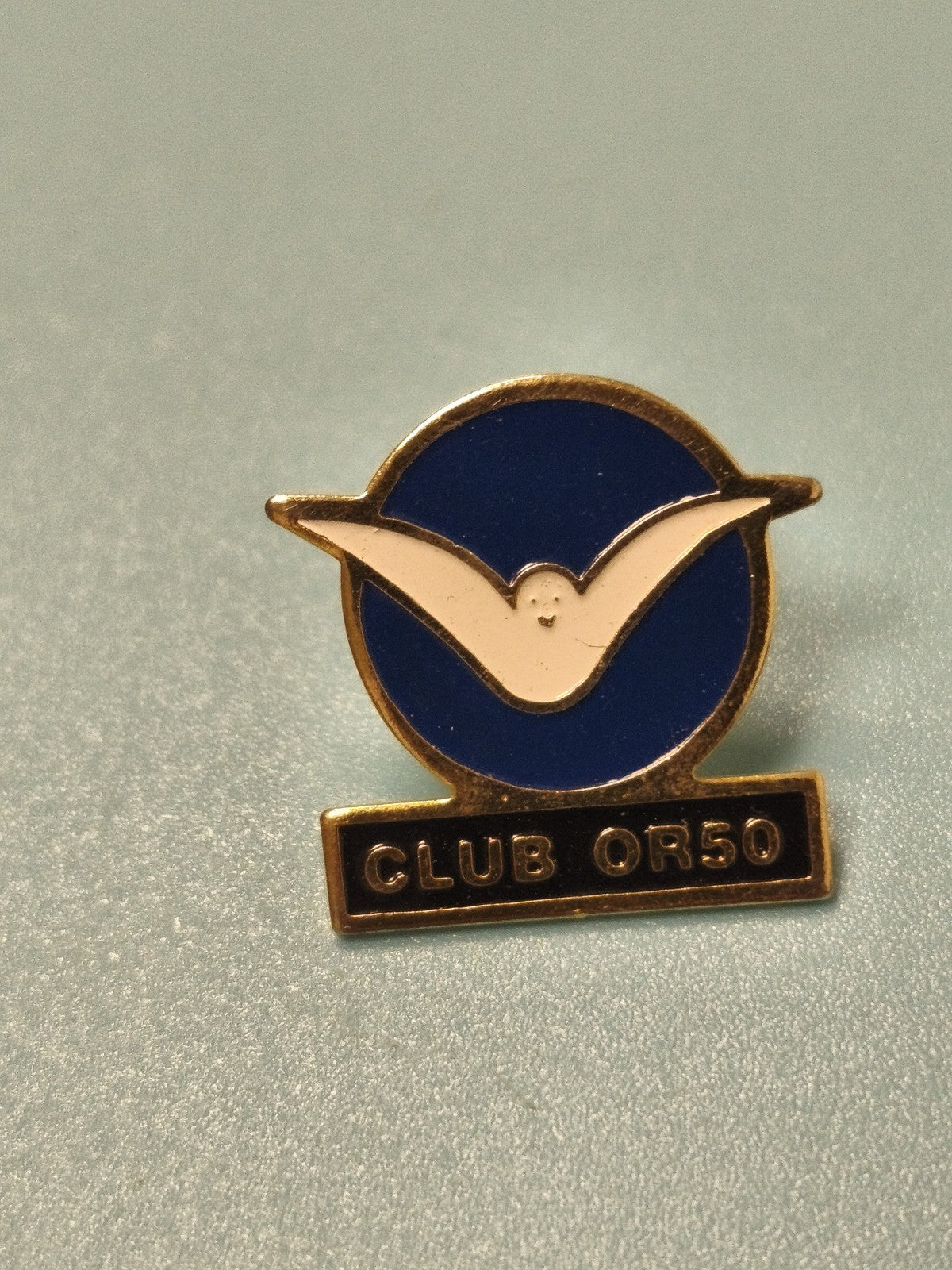 Vintage pin's Club OR50 bleu doré oiseau émaillé collection badge ancien