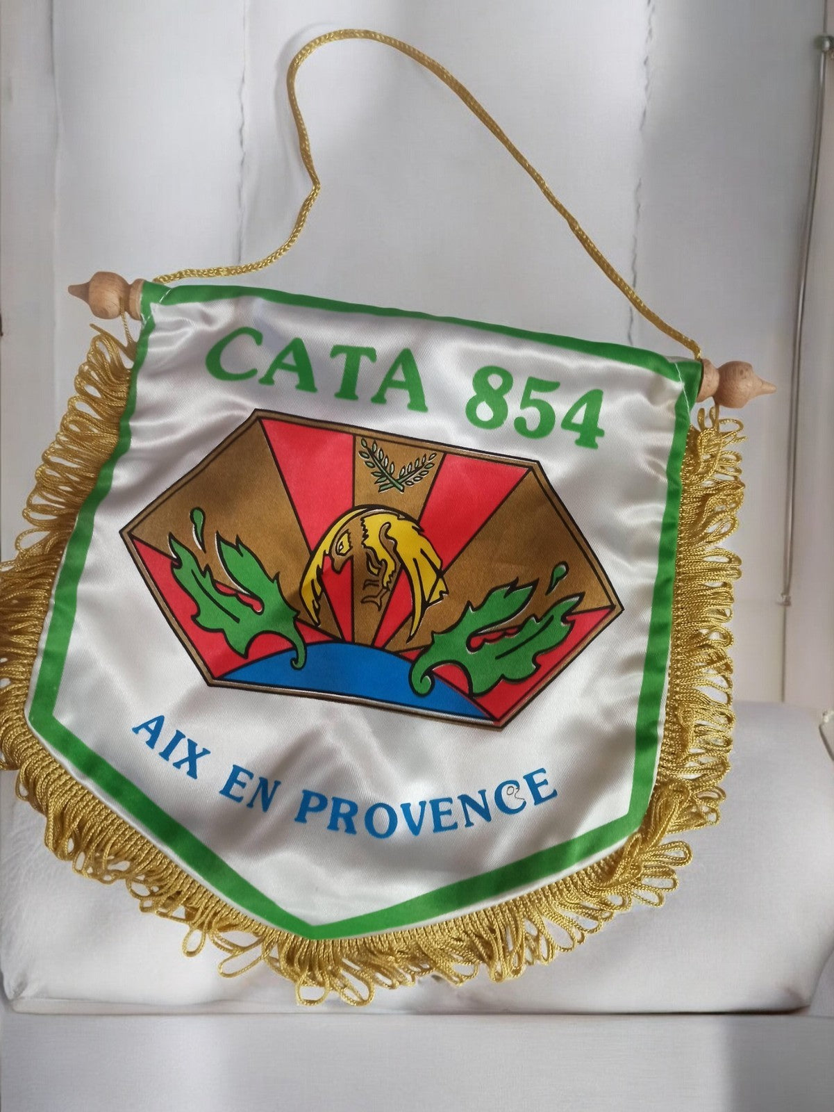 Fanion vintage CATA 854 Aix-en-Provence nautisme rétro satin à franges dorées
