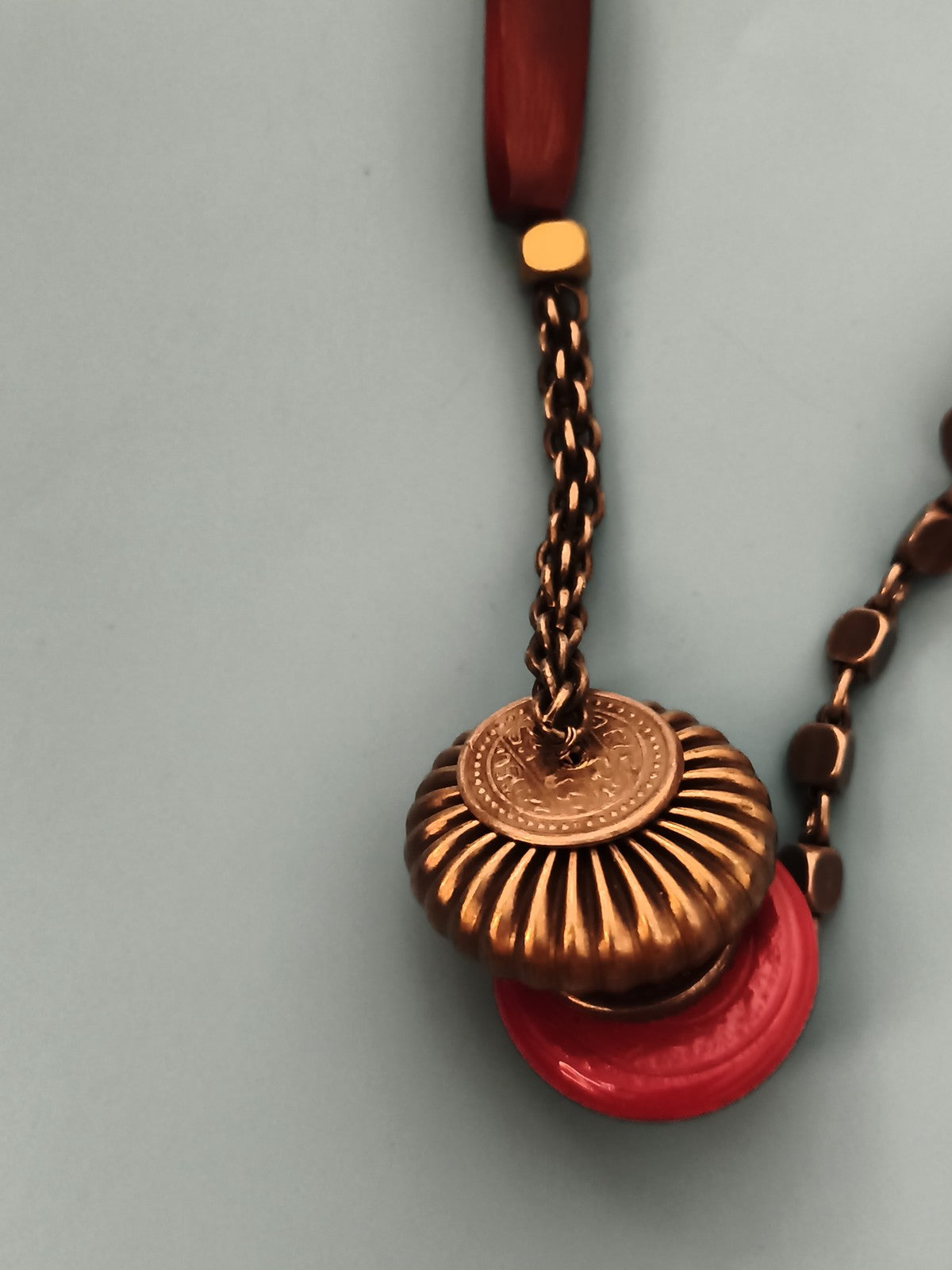Collier fantaisie Reminiscence vintage, grosses perles rouges et dorées