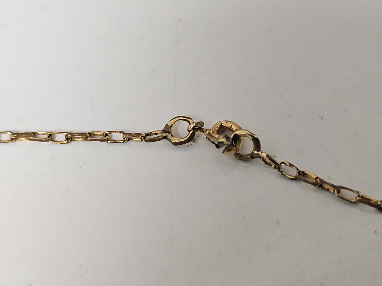 Collier ancien rétro en or jaune 9 carats, bijou vintage élégant collection